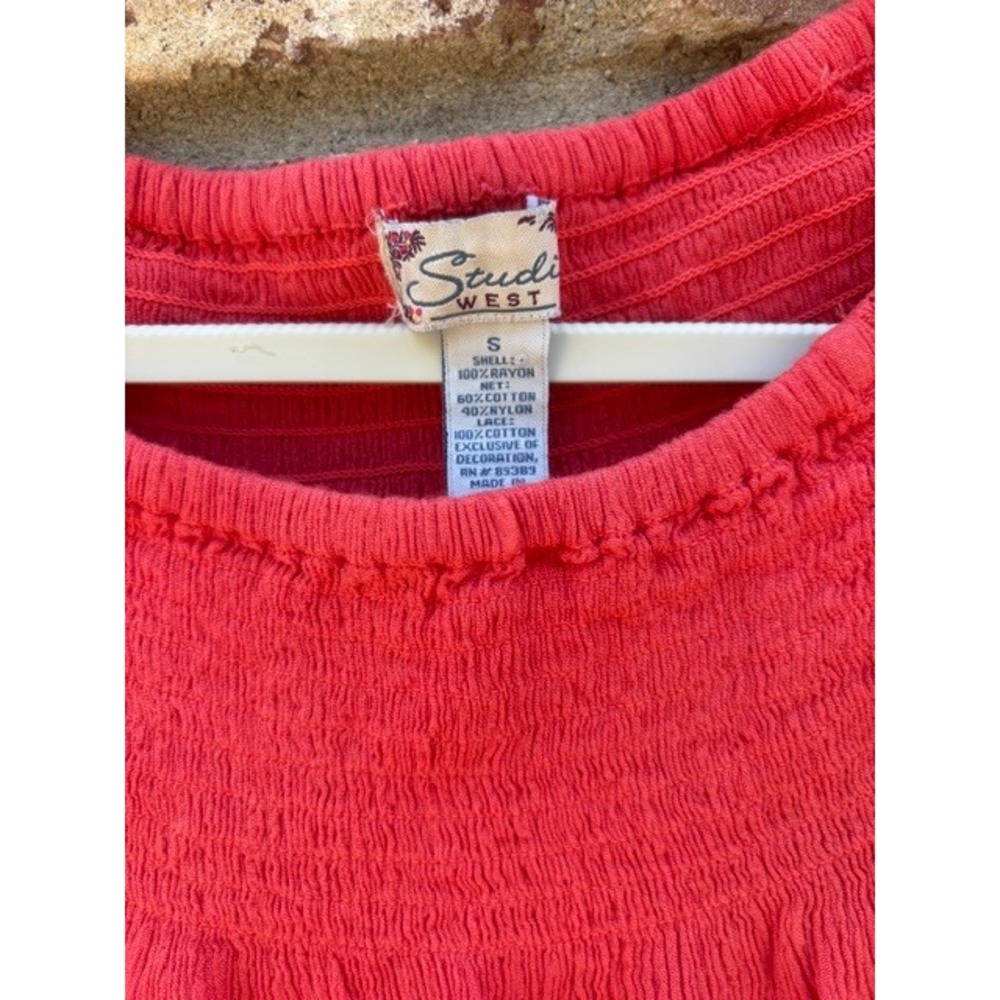 Studio West Womens Coral Pink Boho Smocked Crochet Lace Bell Sleeve Blouse Small - Picture 2 of 3